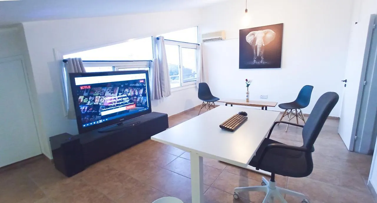 Luxury Maisonette Apartment - Ea View, Gym- 5 Min From Beach Lárnaca