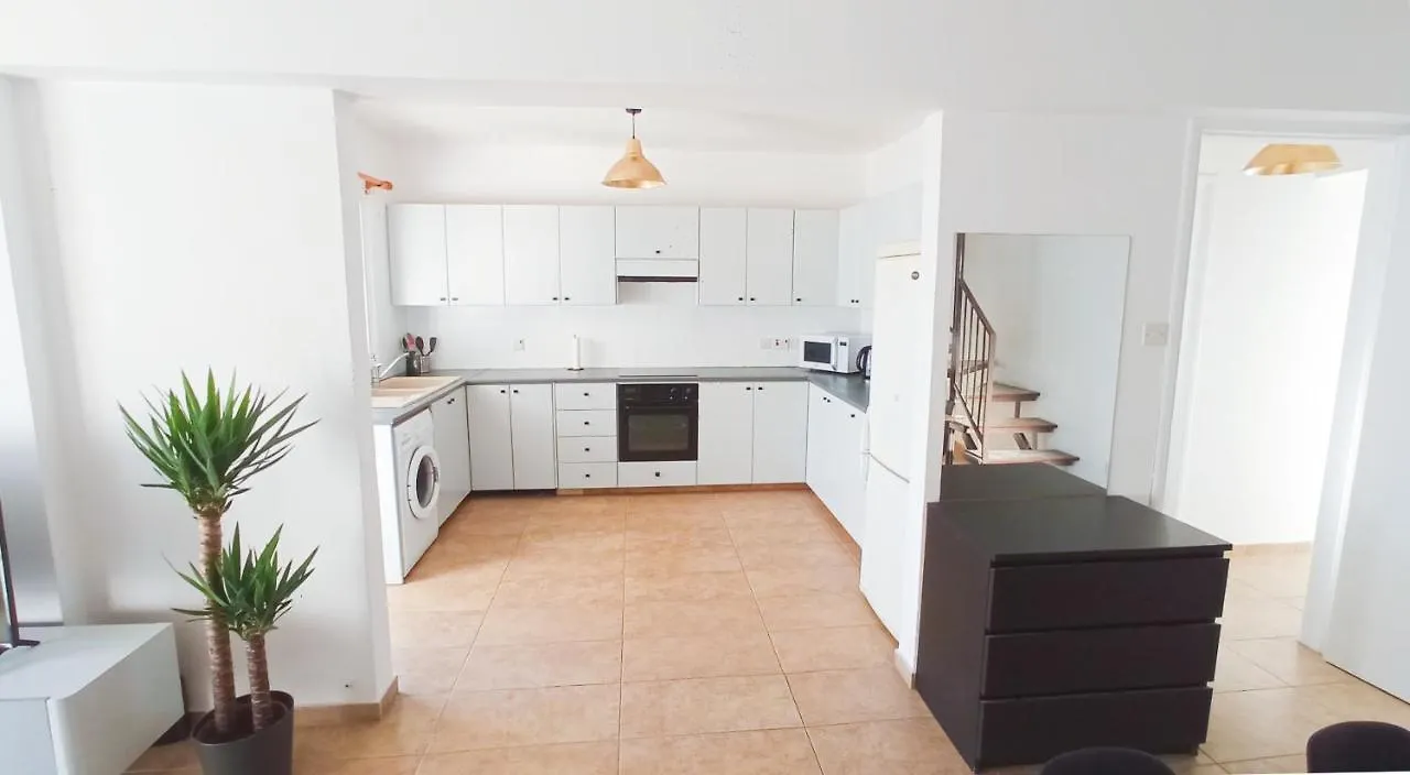 Luxury Maisonette Apartment - Ea View, Gym- 5 Min From Beach Lárnaca