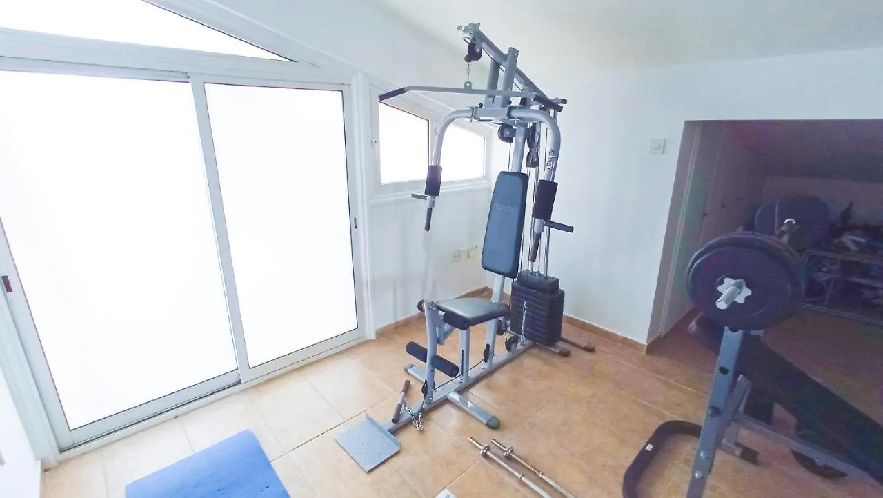 Luxury Maisonette Apartment - Ea View, Gym- 5 Min From Beach Lárnaca
