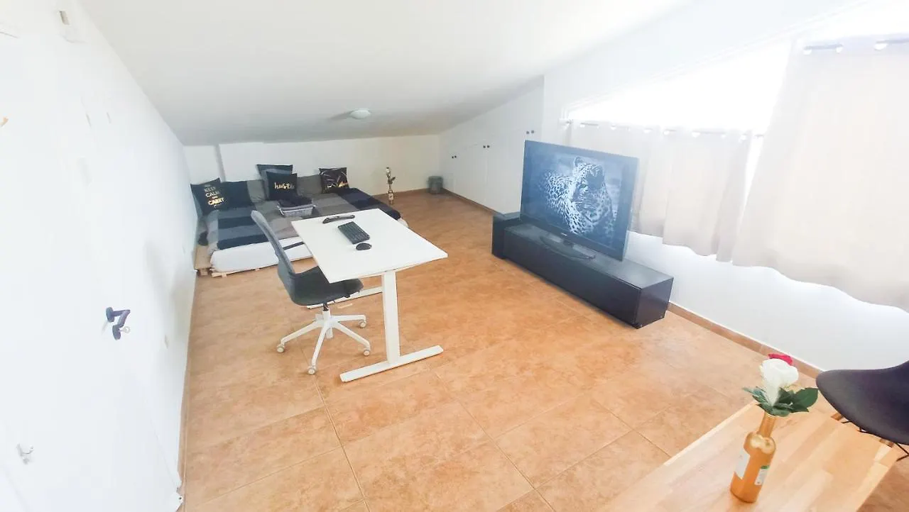 Luxury Maisonette Apartment - Ea View, Gym- 5 Min From Beach Lárnaca