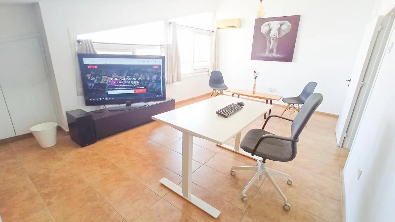 Luxury Maisonette Apartment - Ea View, Gym- 5 Min From Beach Lárnaca